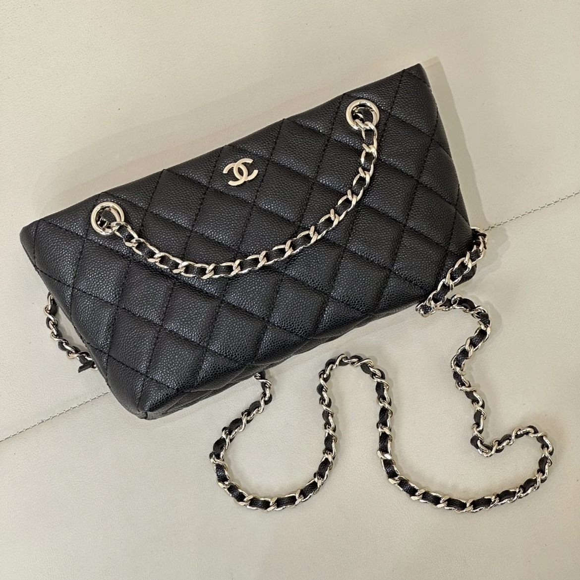 《使いやすいサイズ感♪》25C限定★CHANEL ショルダーバッグ