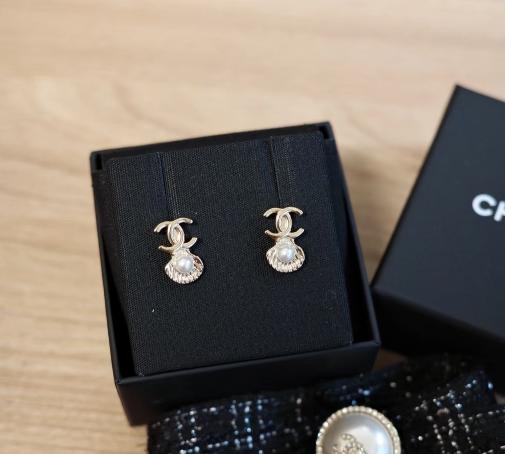 限定価格セール！ 貝殻モチーフが印象的☆彡】CHANEL シェル パール ピアス アクセサリー