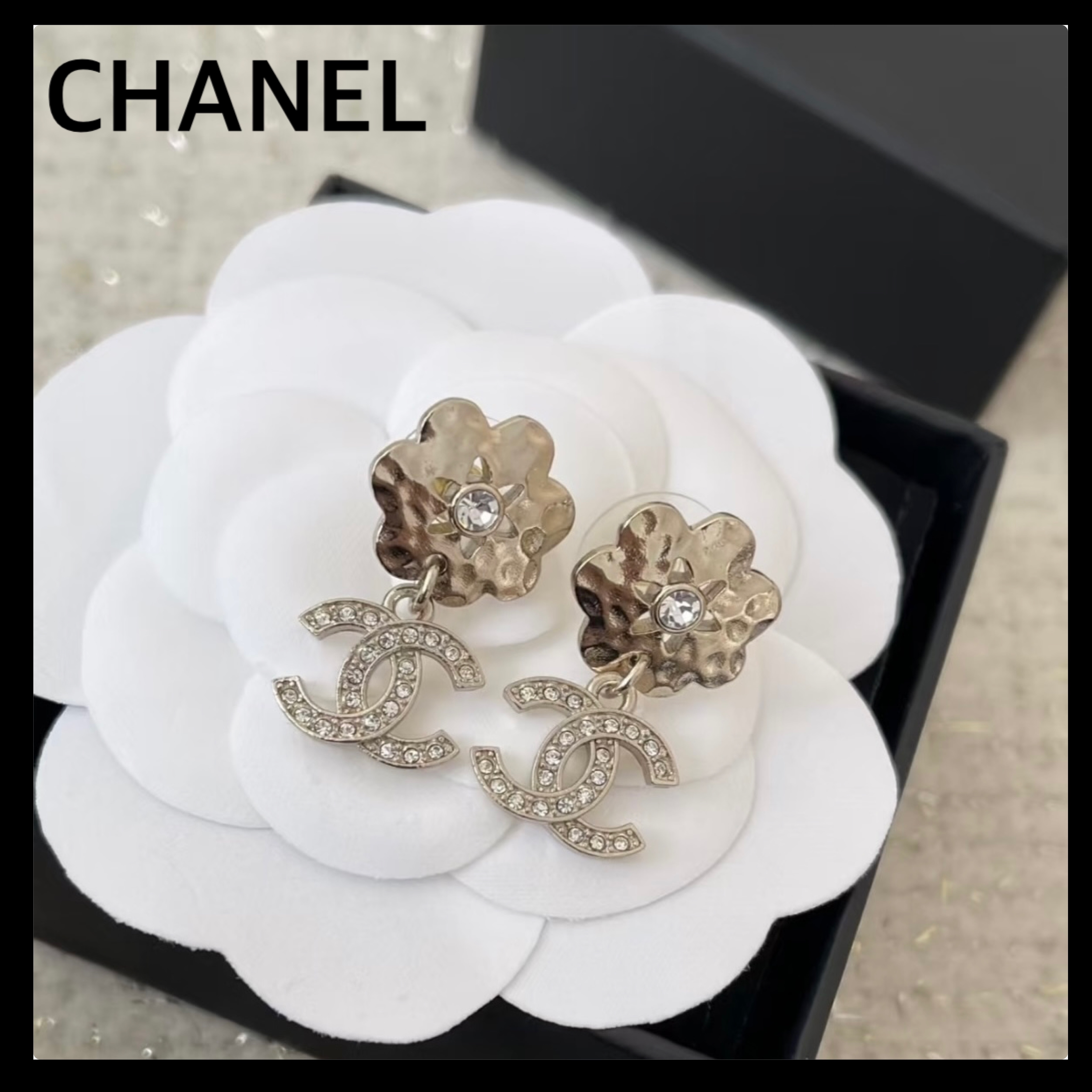 大人可愛い【CHANEL】お花モチーフ クリスタル CCロゴ ピアス