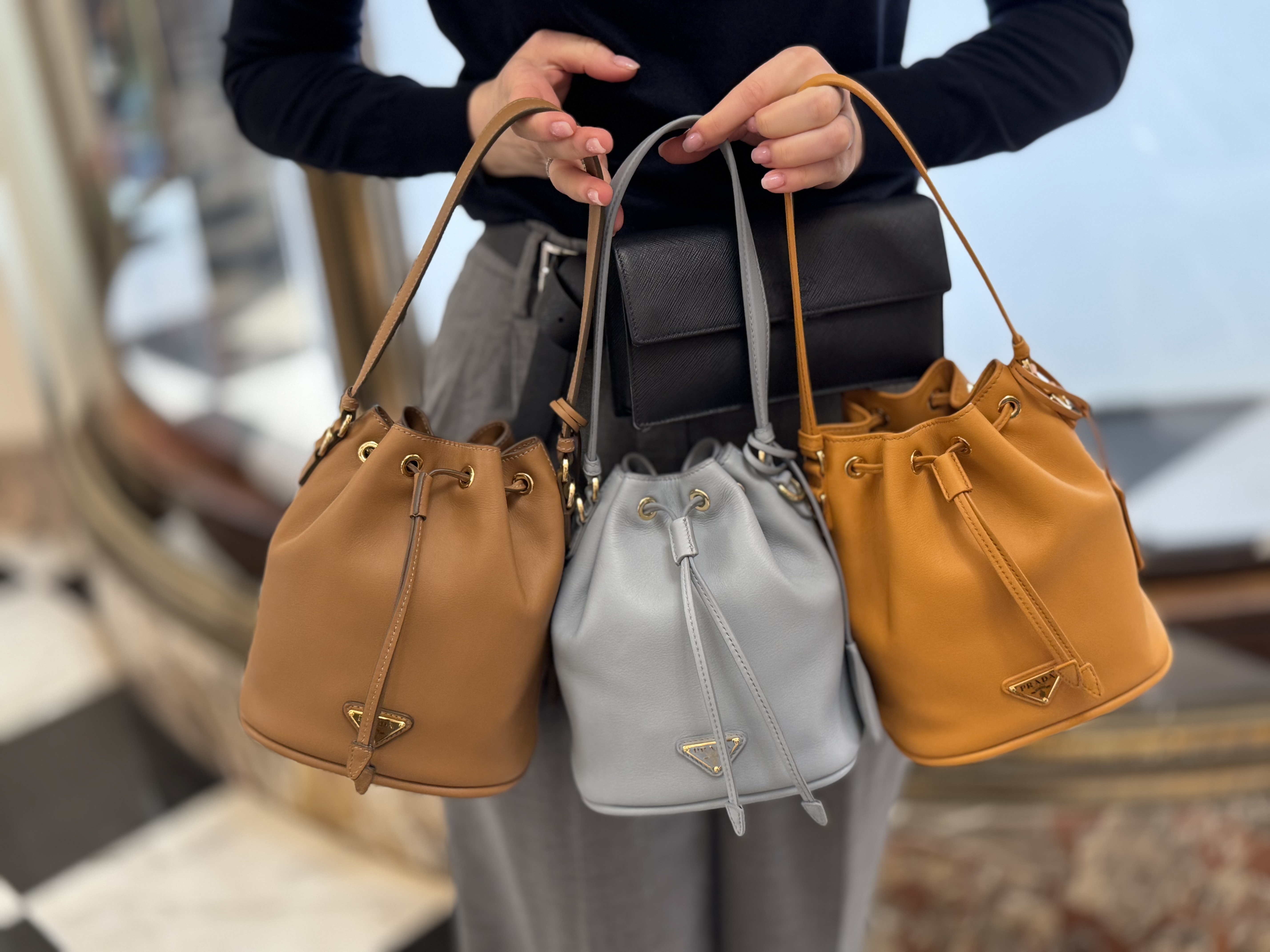 PRADA【入手困難】☆バケット デザイン☆レザー ミニバッグ 全色