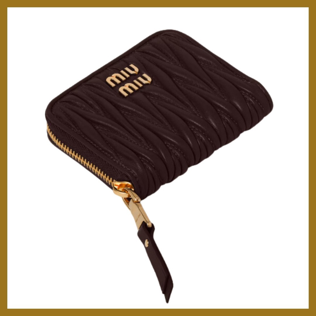 可憐 *MIUMIU* マテラッセレザー コインケース*洗練された立体感 三越伊勢丹 | MIU MIU/ミュウミュウ通販 | マテラッセレザー