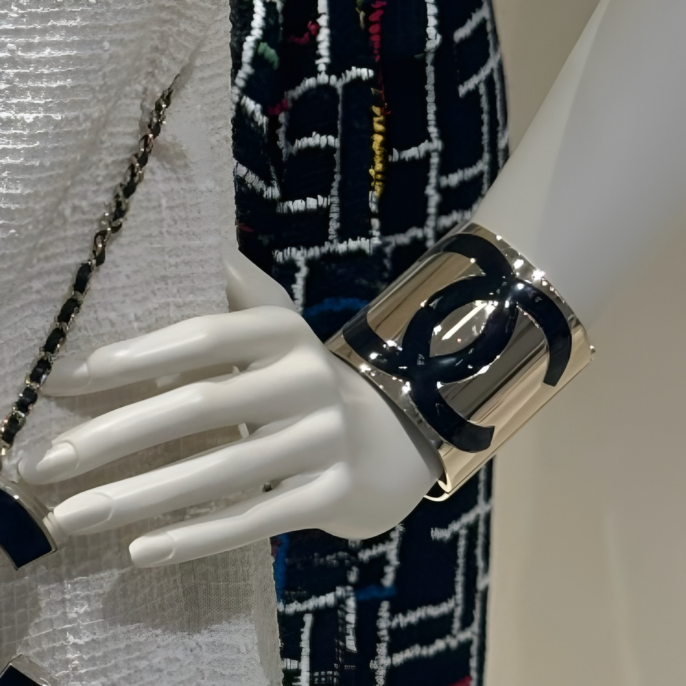《コーデに映える高級感をプラス♪》25C限定★CHANEL バングル
