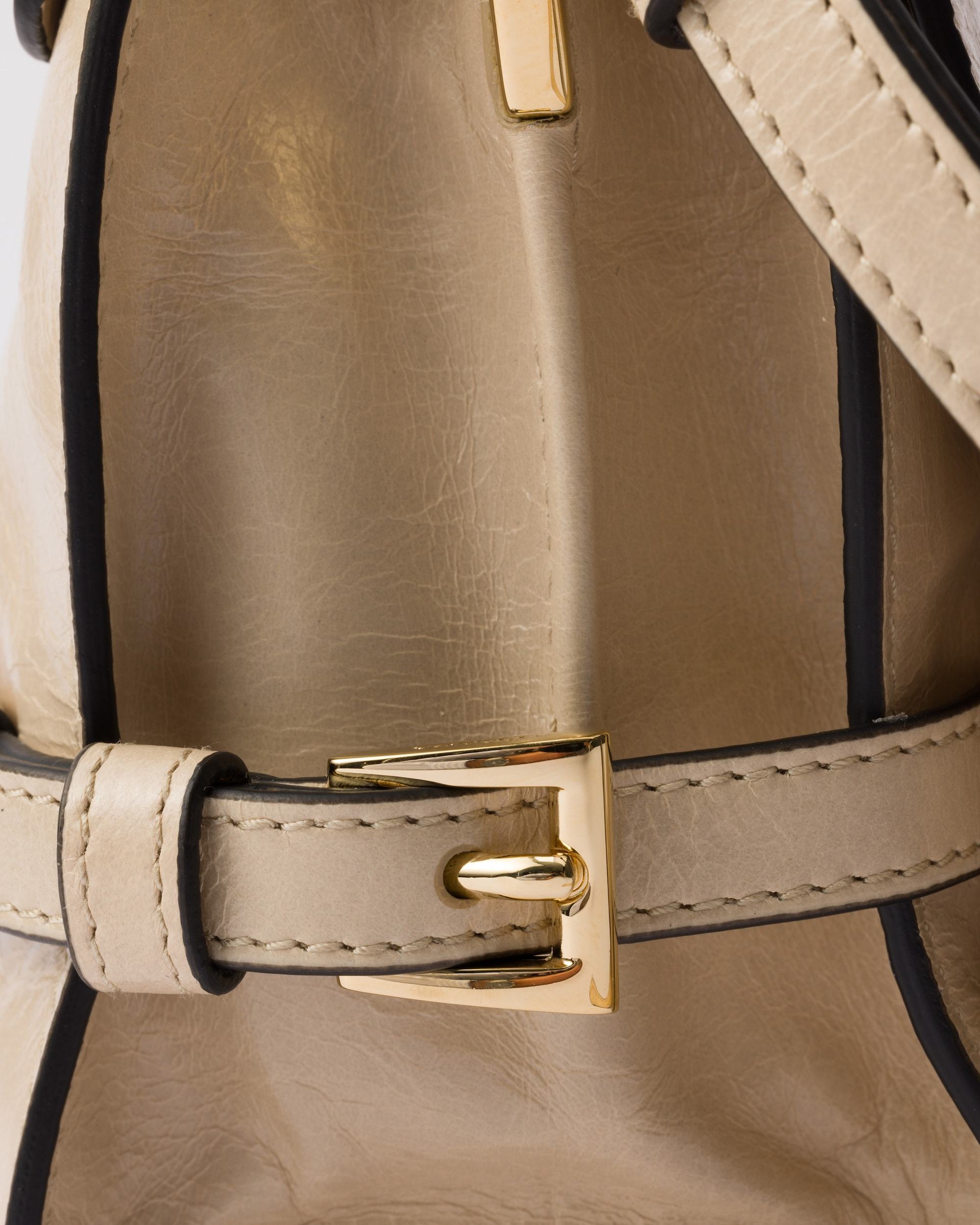 日本未発売色有*PRADA*ソフトルックスレザー ショルダーバッグ