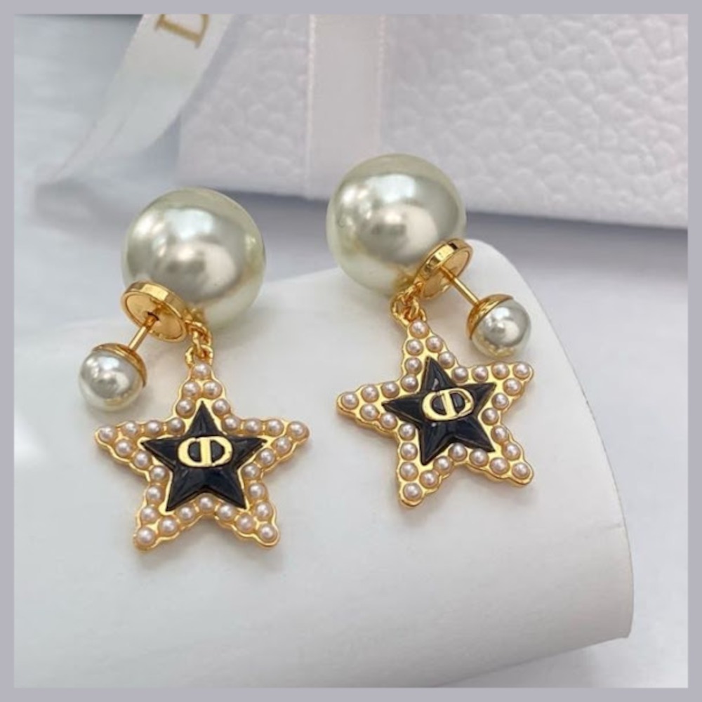 【ブラックスターが可愛い♪】Dior   ピアス