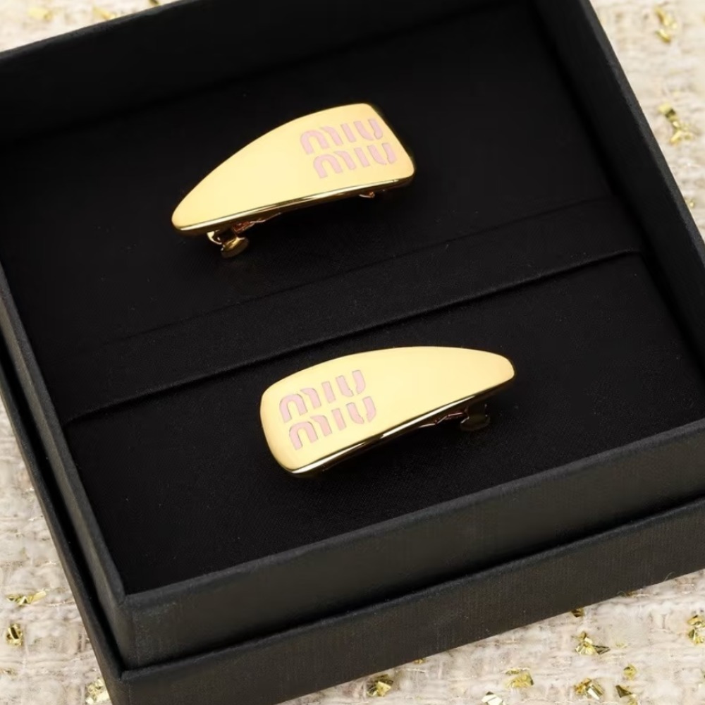 《デイリーに最適》【MiuMiu】エナメルメタル ヘアクリップ