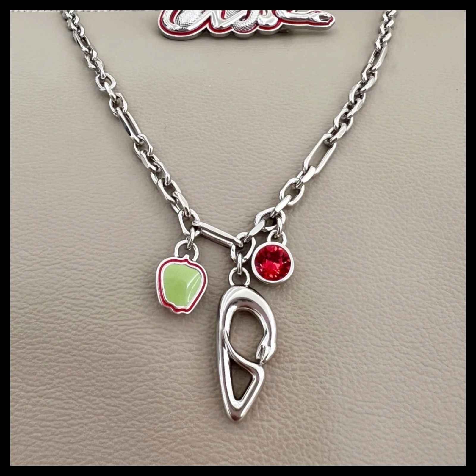 【ギフトにも♪】Dior★DIOR AND KAWS ペンダントネックレス