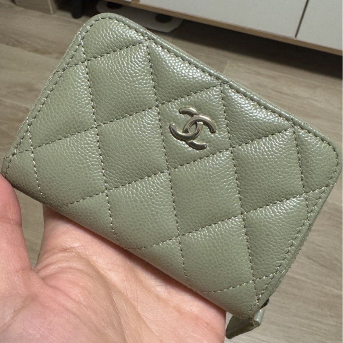 25C CHANEL CC グリーンなクラシックジップコインパース