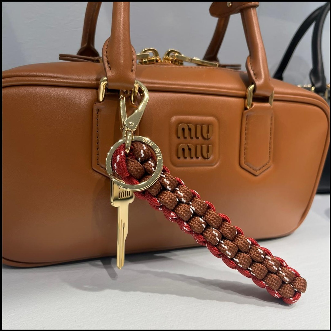 ◆大注目◆【MiuMiu】コード トリック