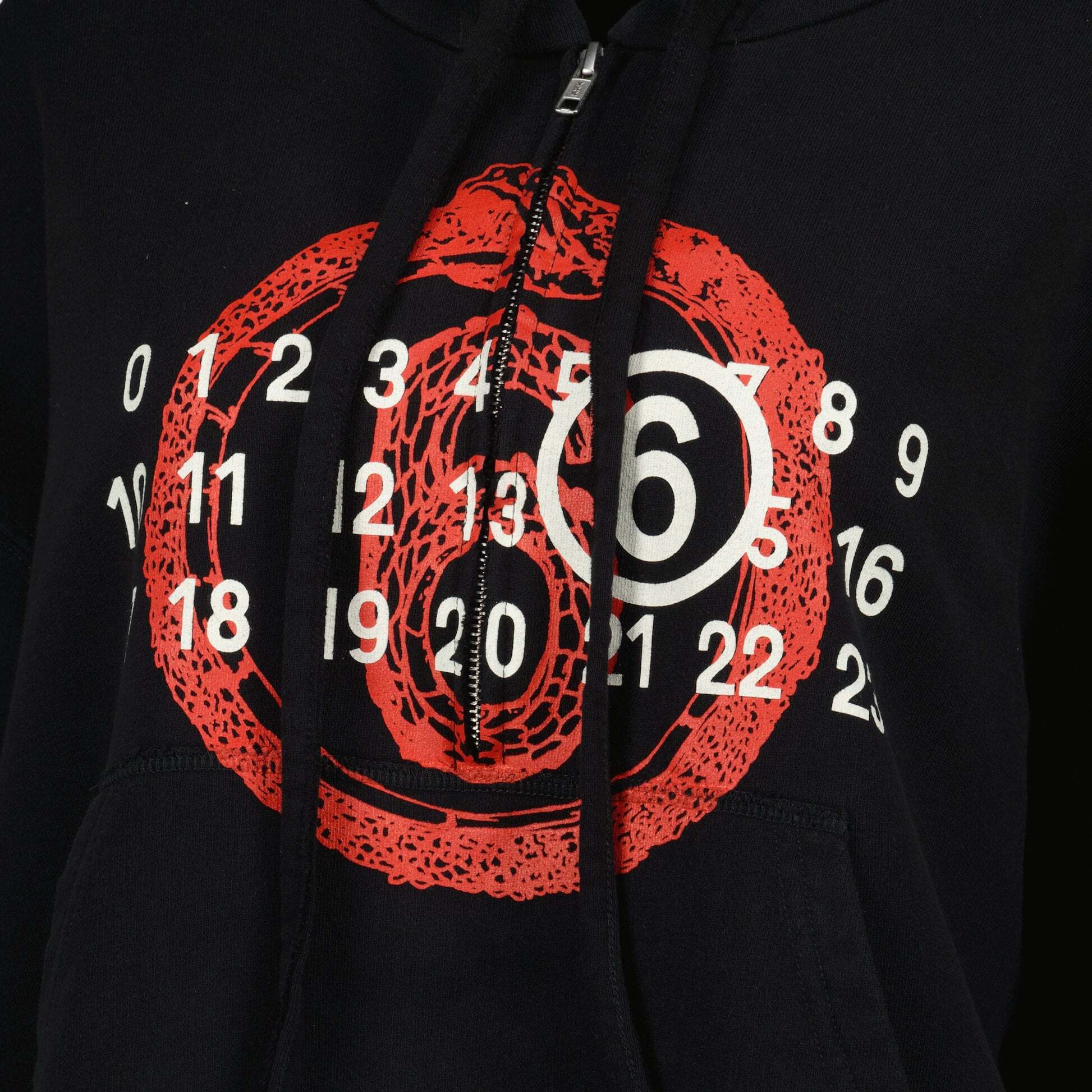 即 MM6 マルジェラ グロー イン ザ ダーク ナンバー パーカー 人気 ☆MM6 Maison Margiela☆ナンバーロゴ フーディ (MM6