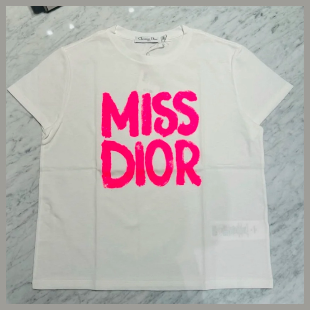 【シンプルで合わせやすい！定番Tシャツ☆】Miss Dior Tシャツ