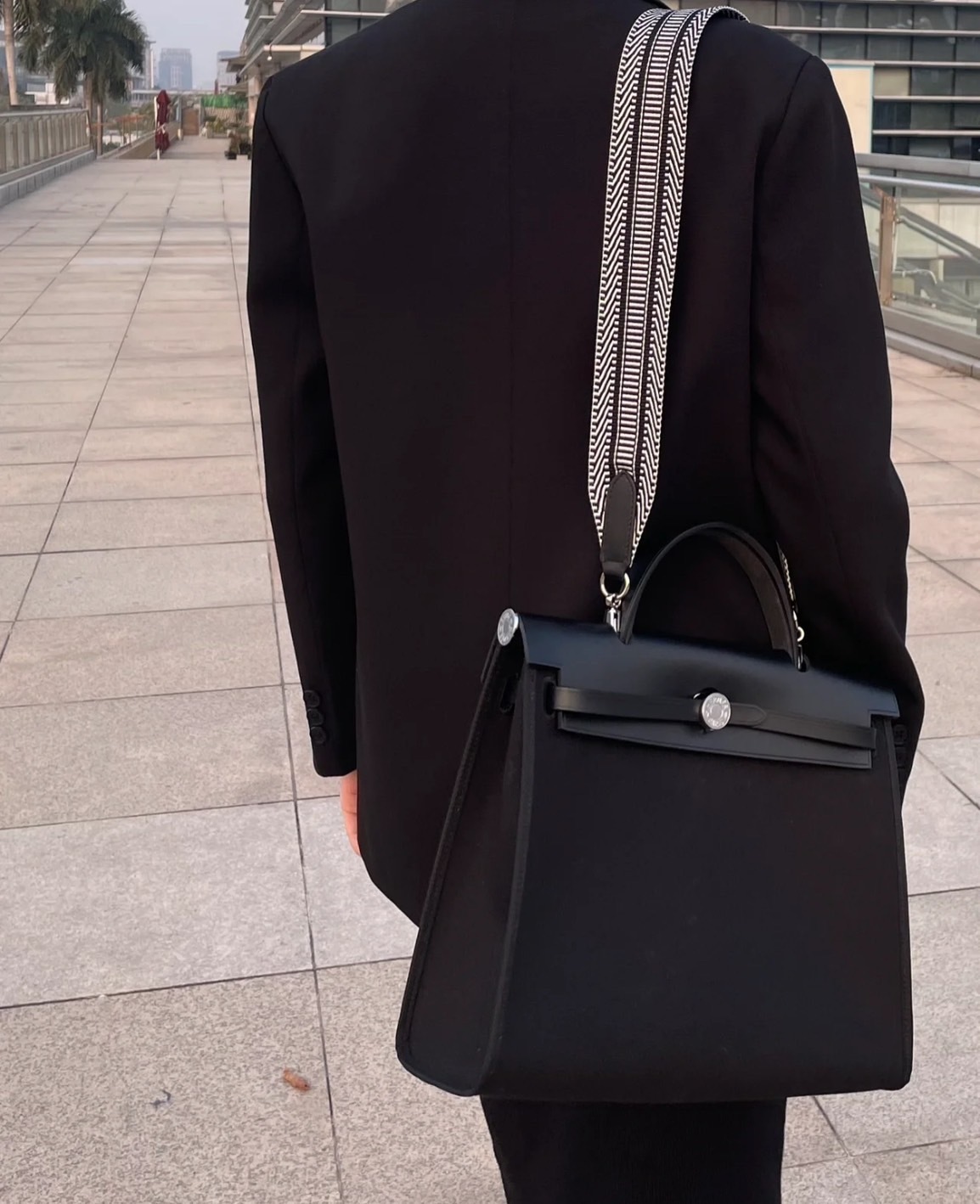 【背面素材のコントラストが魅力♪】HERMES エール ジップ 31 上品☆シンプル》 エルメス バッグ エールバッグ ジップ 31