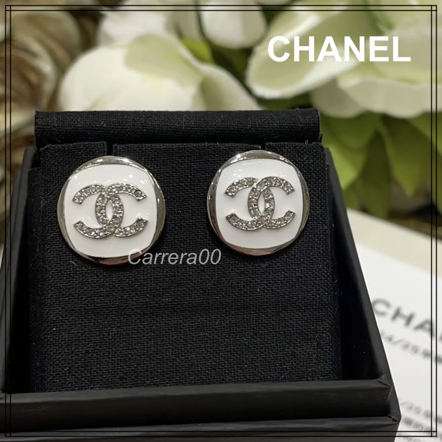 エレガント【CHANEL】ホワイトシルバーが素敵 CCロゴピアス