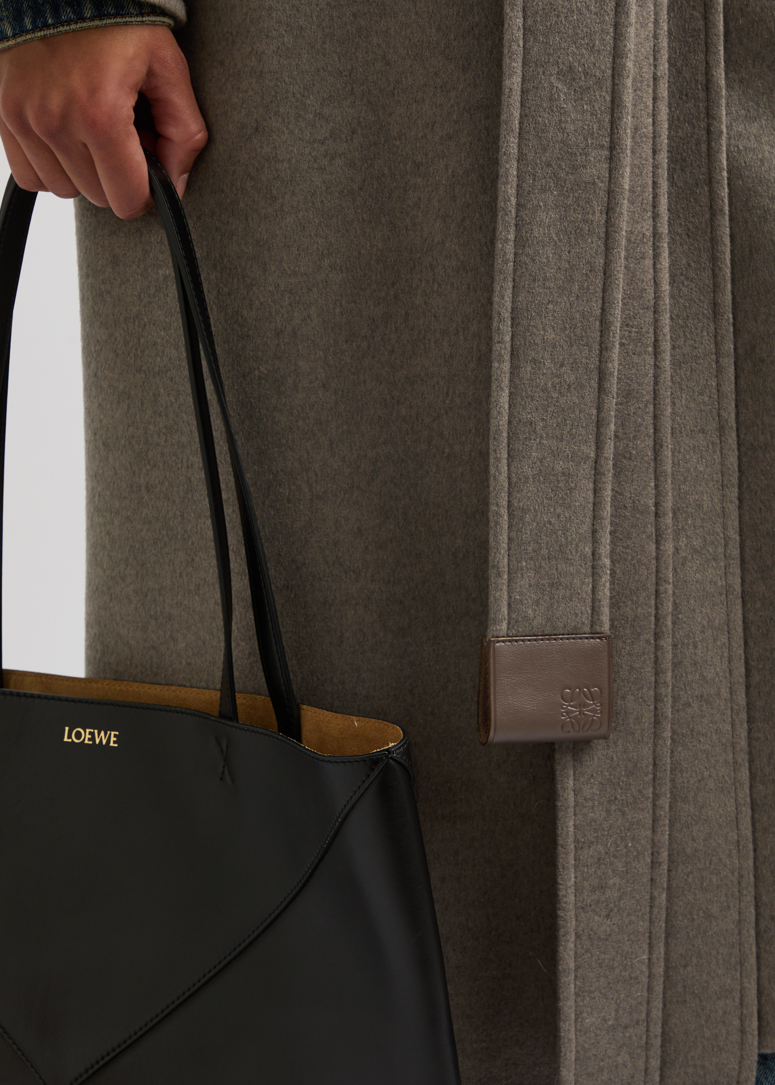 洗練された大人の【LOEWE】ベルト付き ウール混 コート 洗練された大人の【LOEWE】ベルト付き ウール混 コート