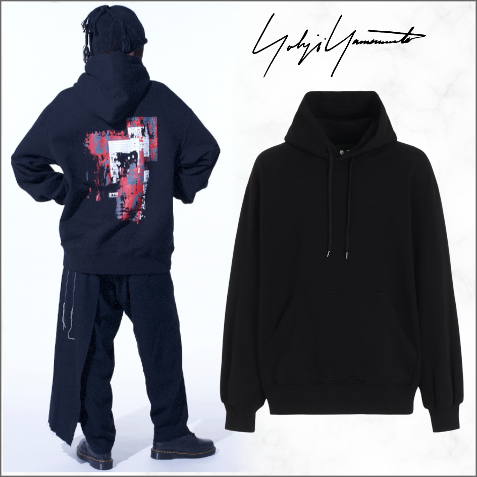 【ヨウジヤマモト】YY MESSAGE COLLAGE RED GRAPHIC HOODIE