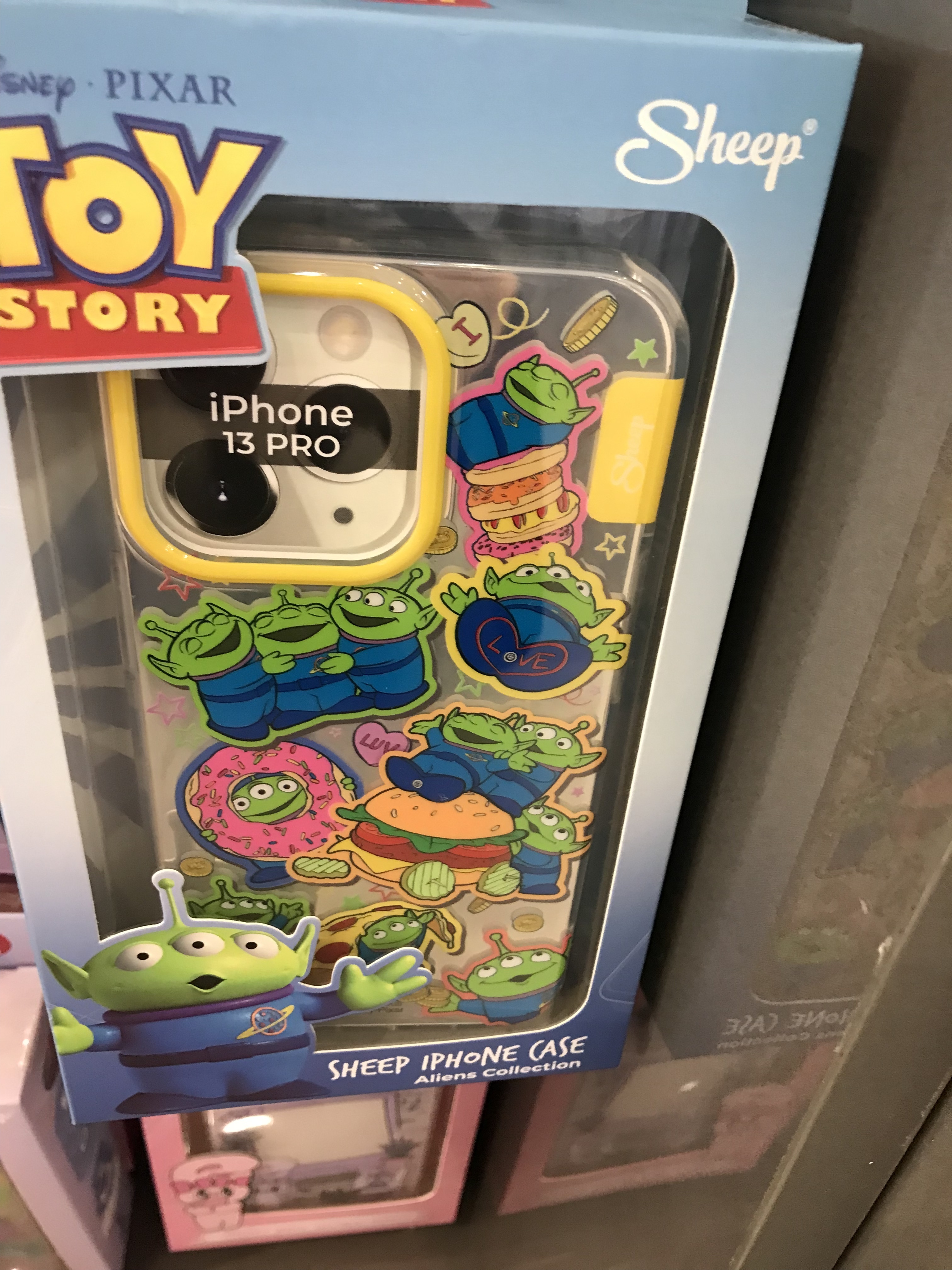 Disney iPhone 13Proケース 海外限定 グリーンメン