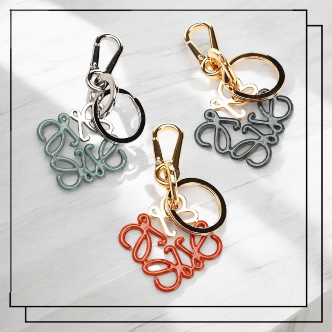 【国内発】LOEWE Anagram チャーム（エナメル）