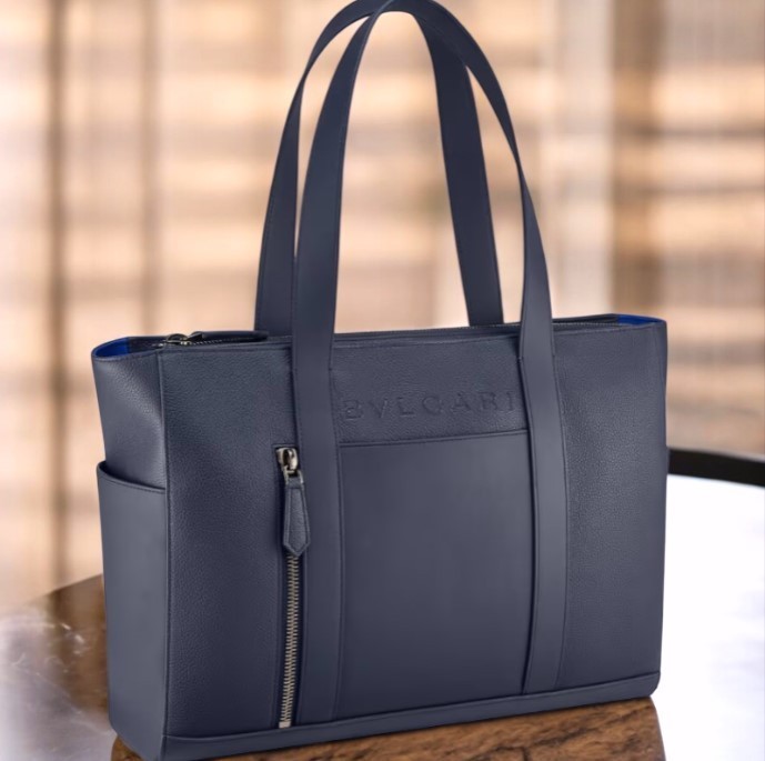 希少 すぐ届く【BVLGARI】マン ラージホリゾンタルトートバッグ
