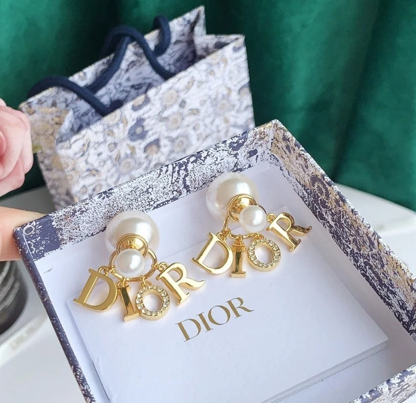 【上品なアクセント】DIOR - Dior Tribales ピアス 上品なアクセント】DIOR - Dior Tribales ピアス