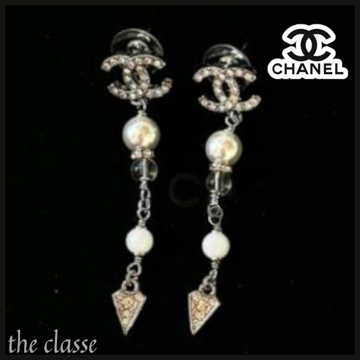 【煌めくロゴ！】可愛く耳元で揺れる♡ CHANEL ピアス