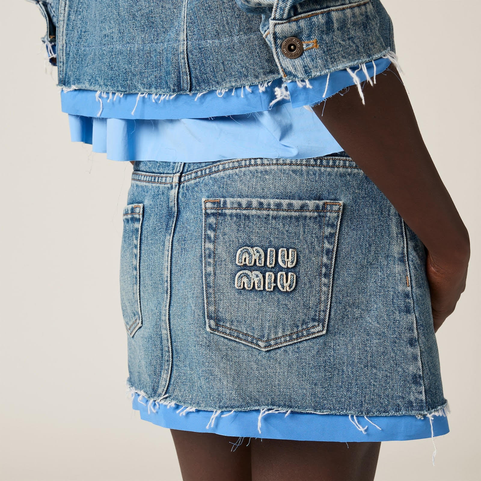 茶Tシャツデニムスウェット革財布バッグリングにMIUMIUスカート MIU MIU (ミュウミュウ) カシミヤ ビーズ刺繍 ロゴ カーディガン