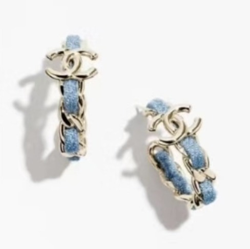 【トレンド♪お洒落】CHANEL フープ ピアス CCマーク 夏 デニム カジュアルコーデに♪】CHANEL フープピアス デニム チェーン