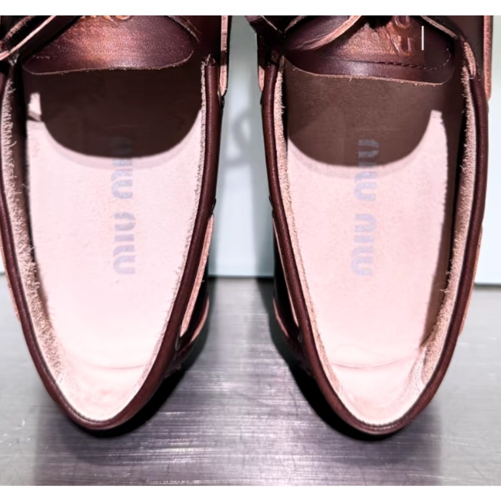 《シック》【MiuMiu】アンラインド ブリーチドレザー ローファー