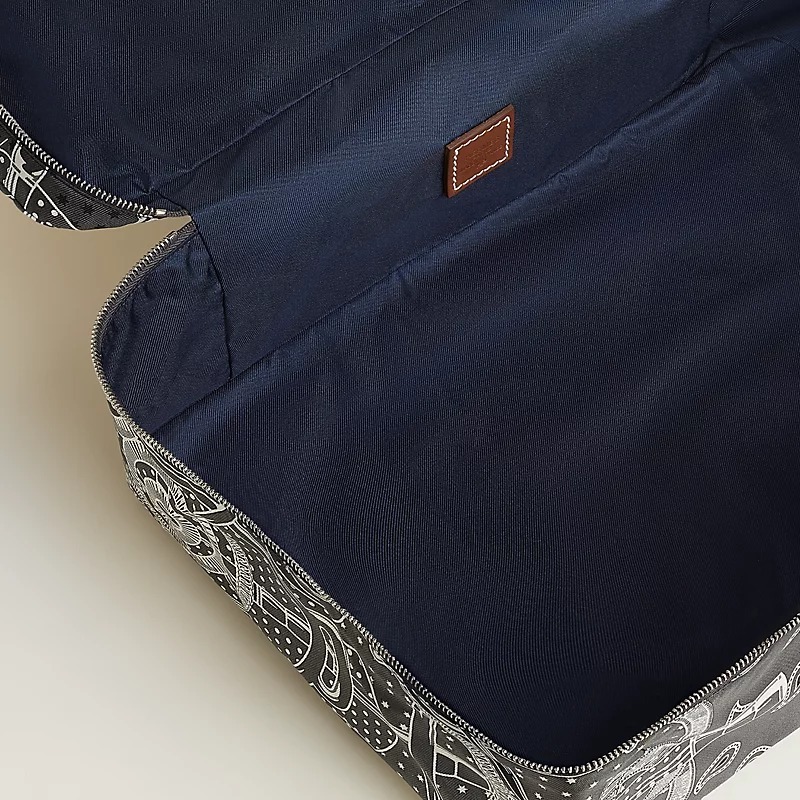 HERMES ケース 《ウース・ドゥ・ヴォヤージュ》 PM