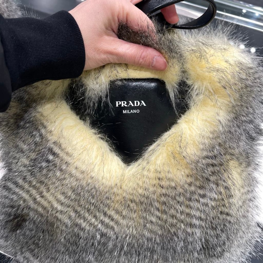 お買い得!!★ PRADA/プラダ ★ ふわふわバッグ 1BG406 お買い得!!☆ PRADA/プラダ ☆ ふわふわバッグ 1BG406