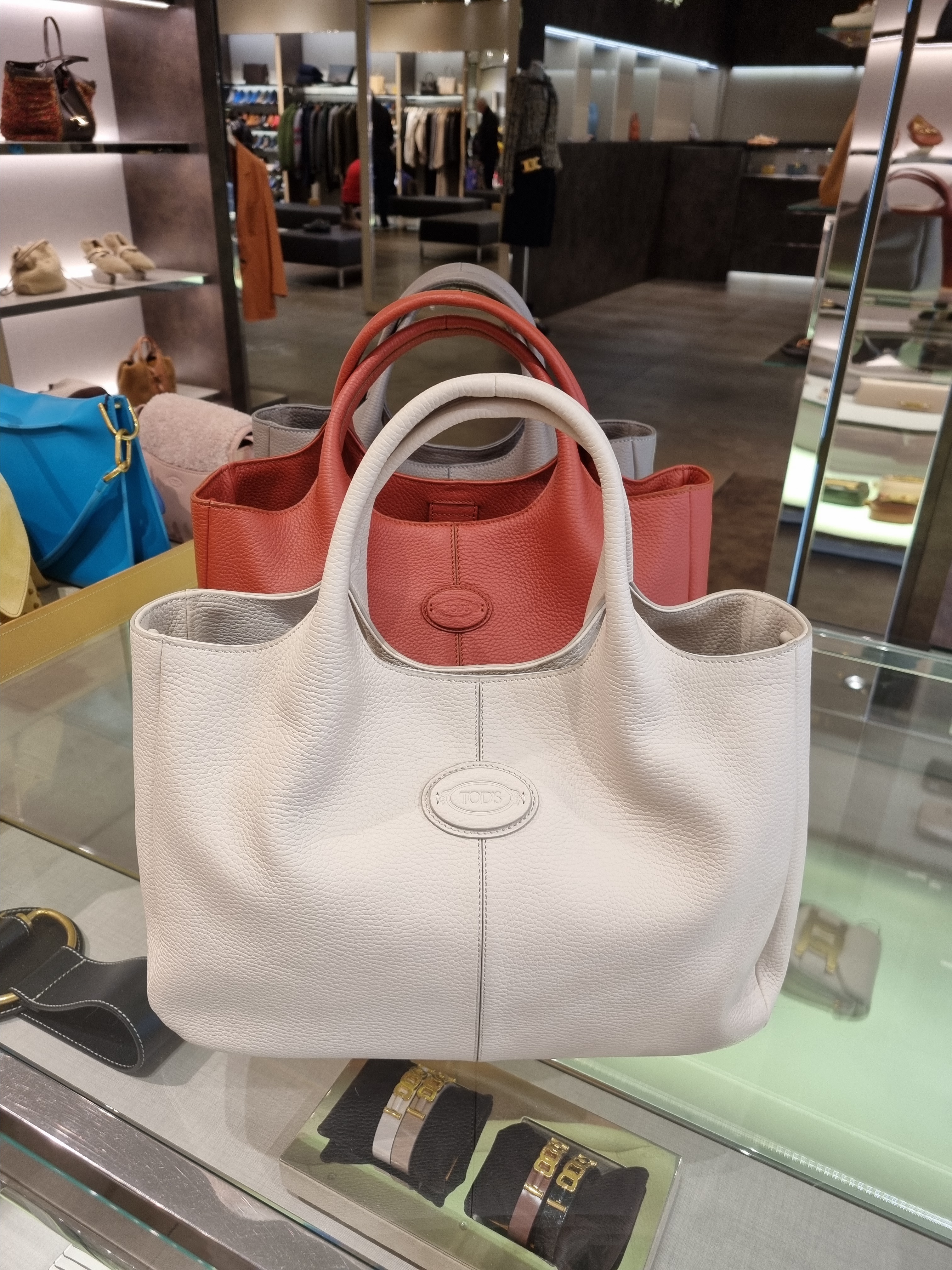 VIP直営店セール【TOD'S】ALH SMALL SHOPPING BAG ショルダー付