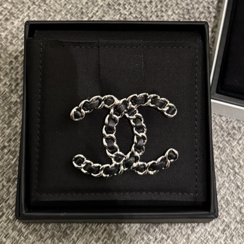 25P【鮮やかなワンランク上のワンポイント】◆CHANEL◆ブローチ 上品エレガント【CHANEL】25P限定 CCロゴ ブローチ (CHANEL