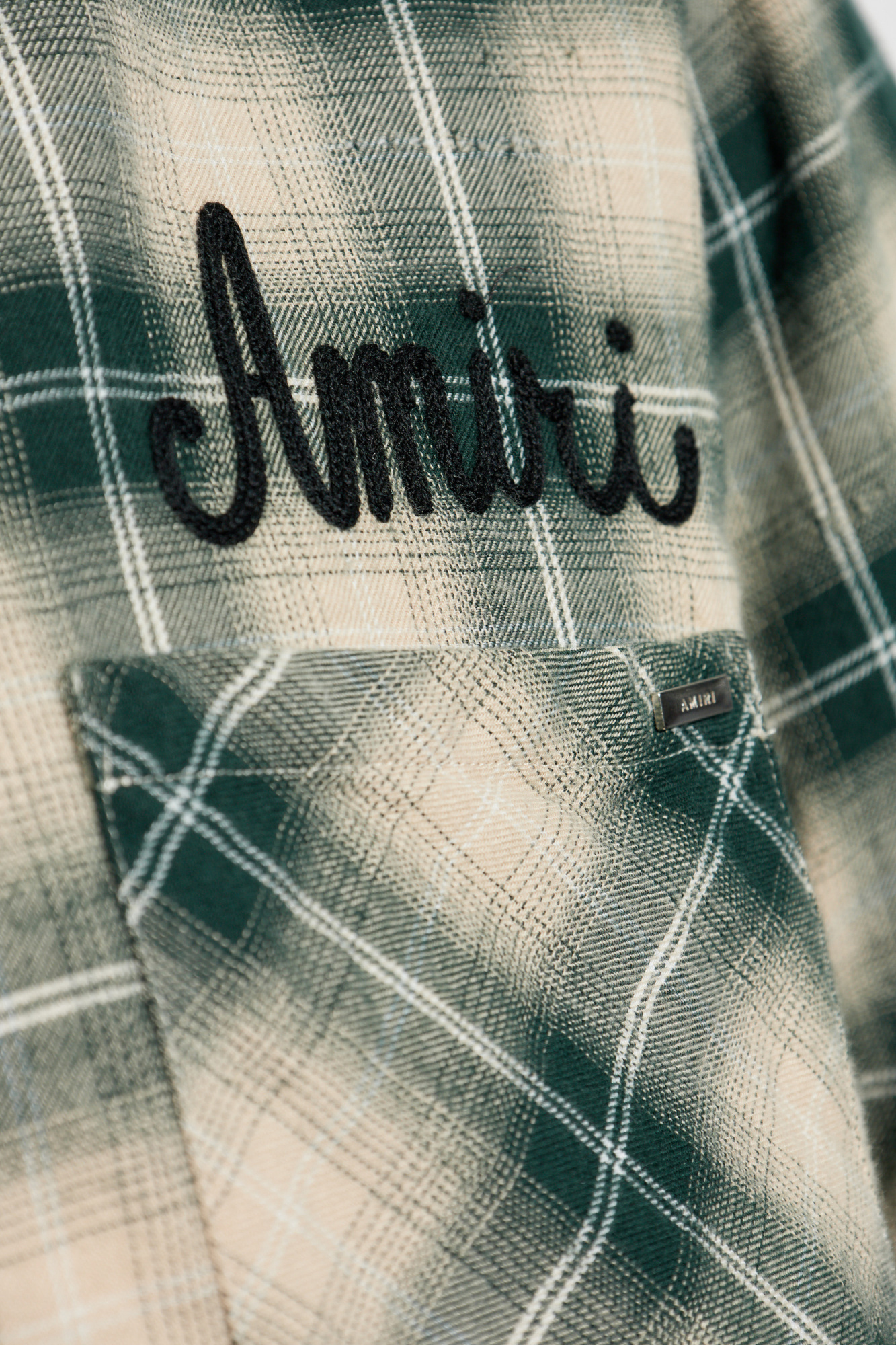 《クラシックとモダンが融合した逸品》【AMIRI】チェックシャツ