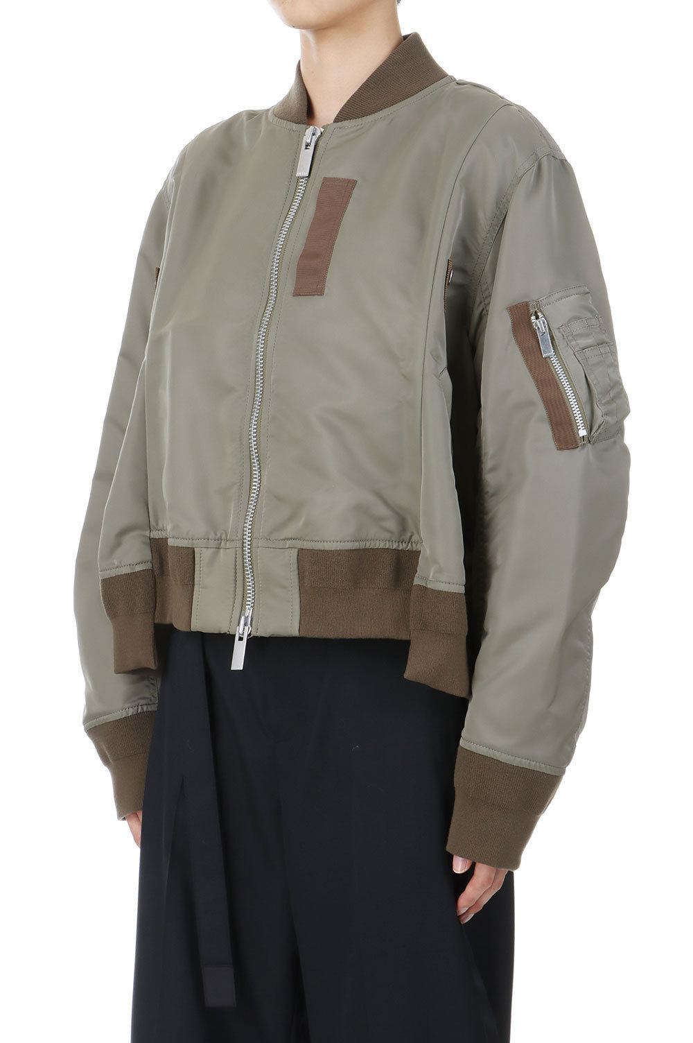 益若つばさ愛用《 Sacai 》ミリタリー ナイロン ブルゾン