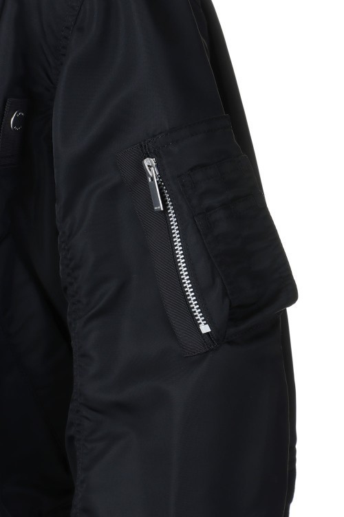 益若つばさ愛用《 Sacai 》ミリタリー ナイロン ブルゾン