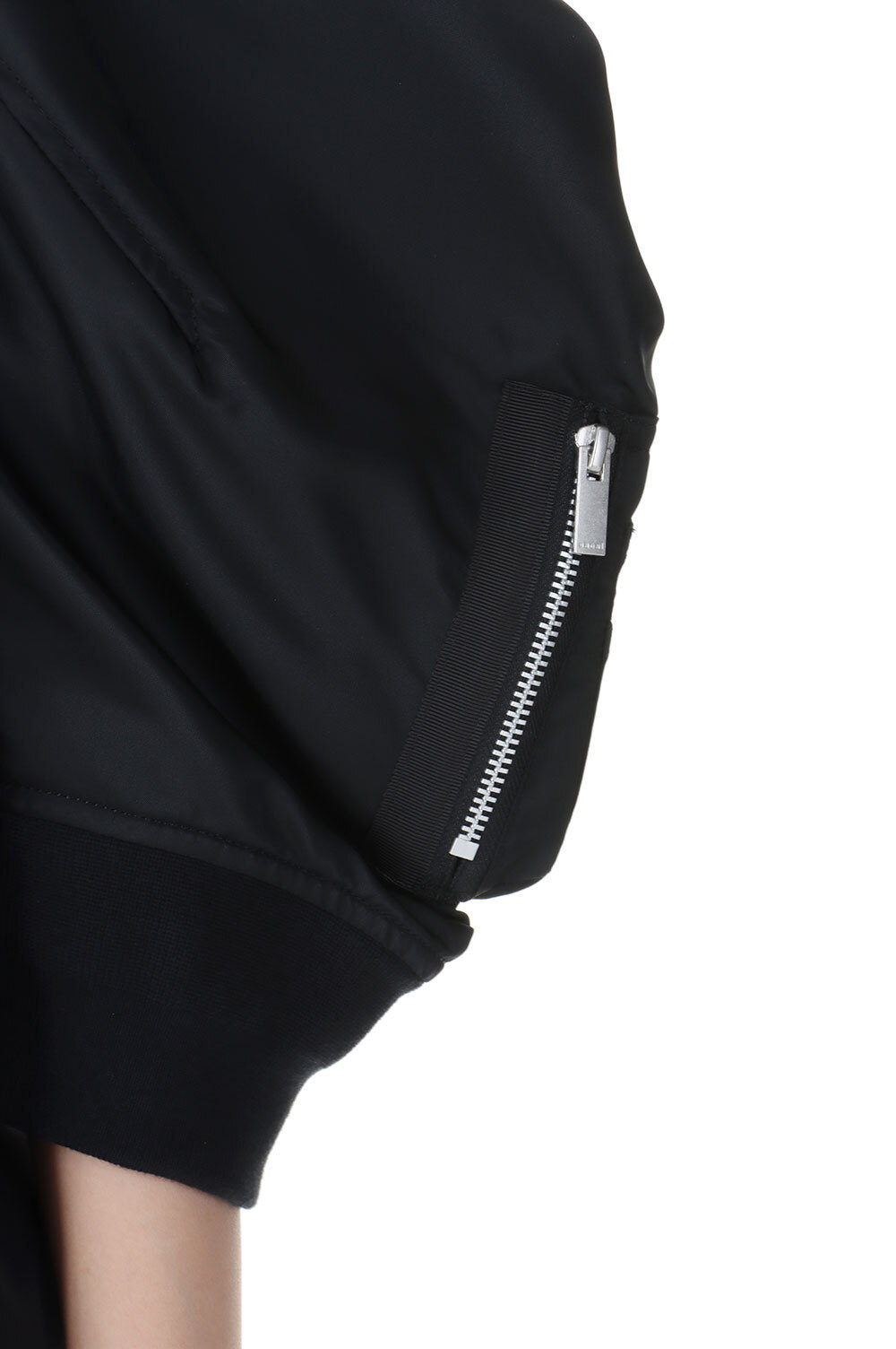 益若つばさ愛用《Sacai》Cotton Gabardine x ナイロン ブルゾン