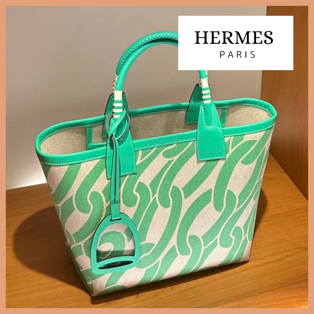 【鮮やかグリーンがコーデの差し色に】HERMES スティープル 28