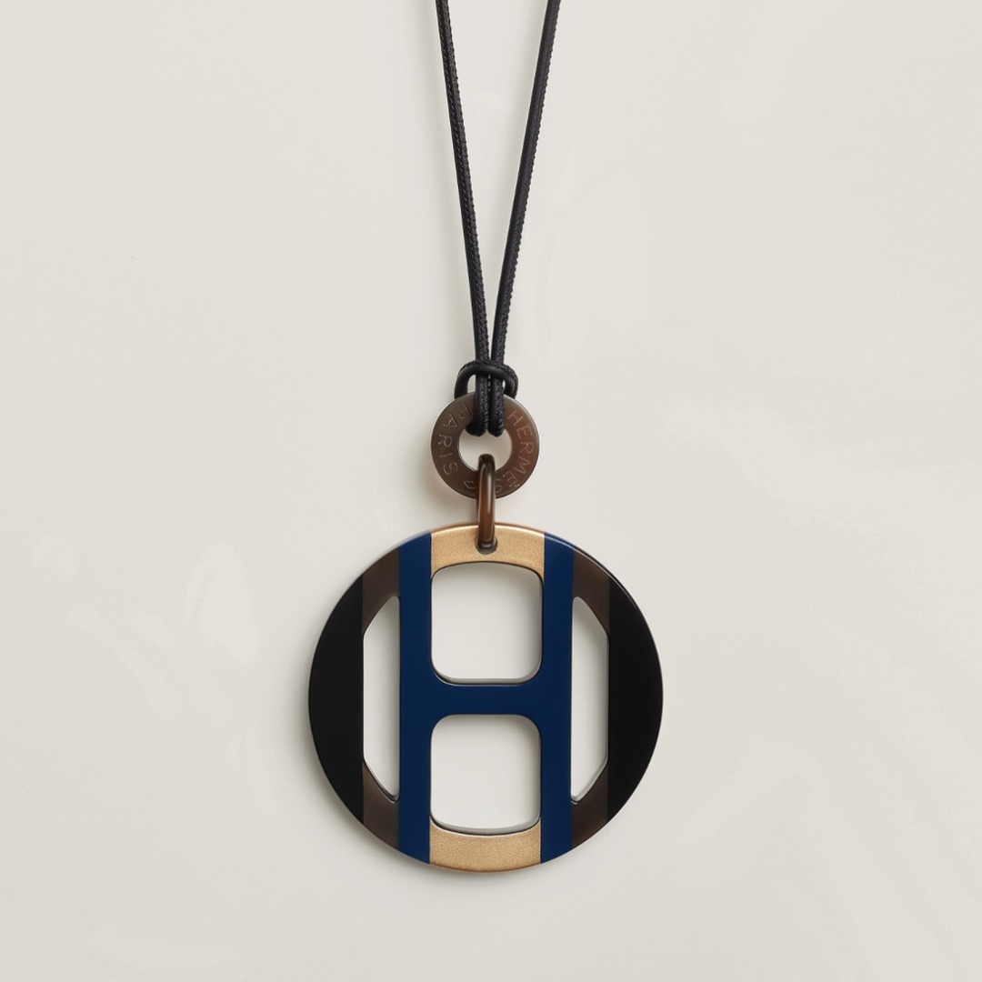 【存在感◎♪】HERMES ペンダント 《Hエキップ》