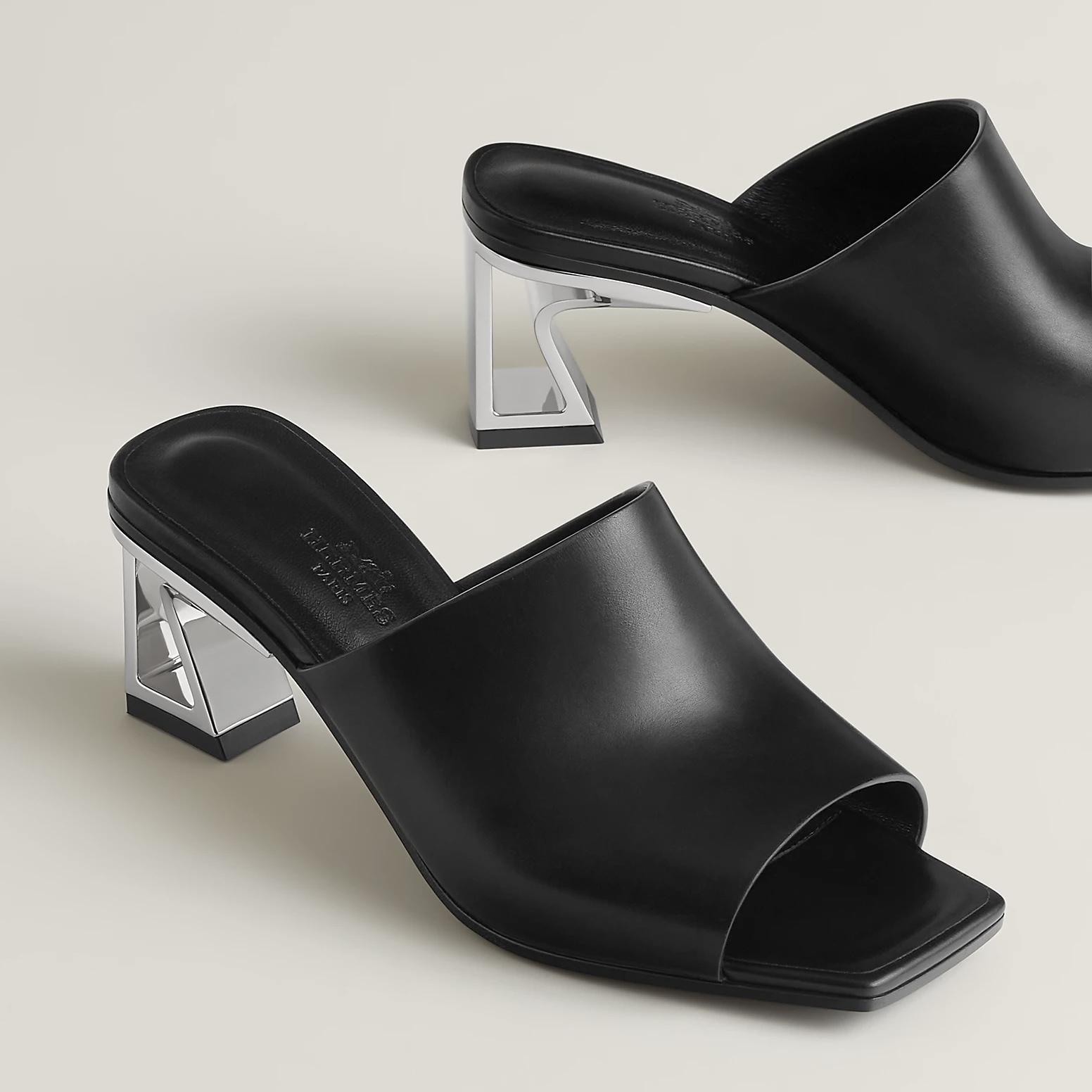 【HERMES】 グラフィカルなジュエルヒール ☆ Kylie 60 サンダル グラフィカルなヒールが印象的な Hermes Kylie 60 サンダル