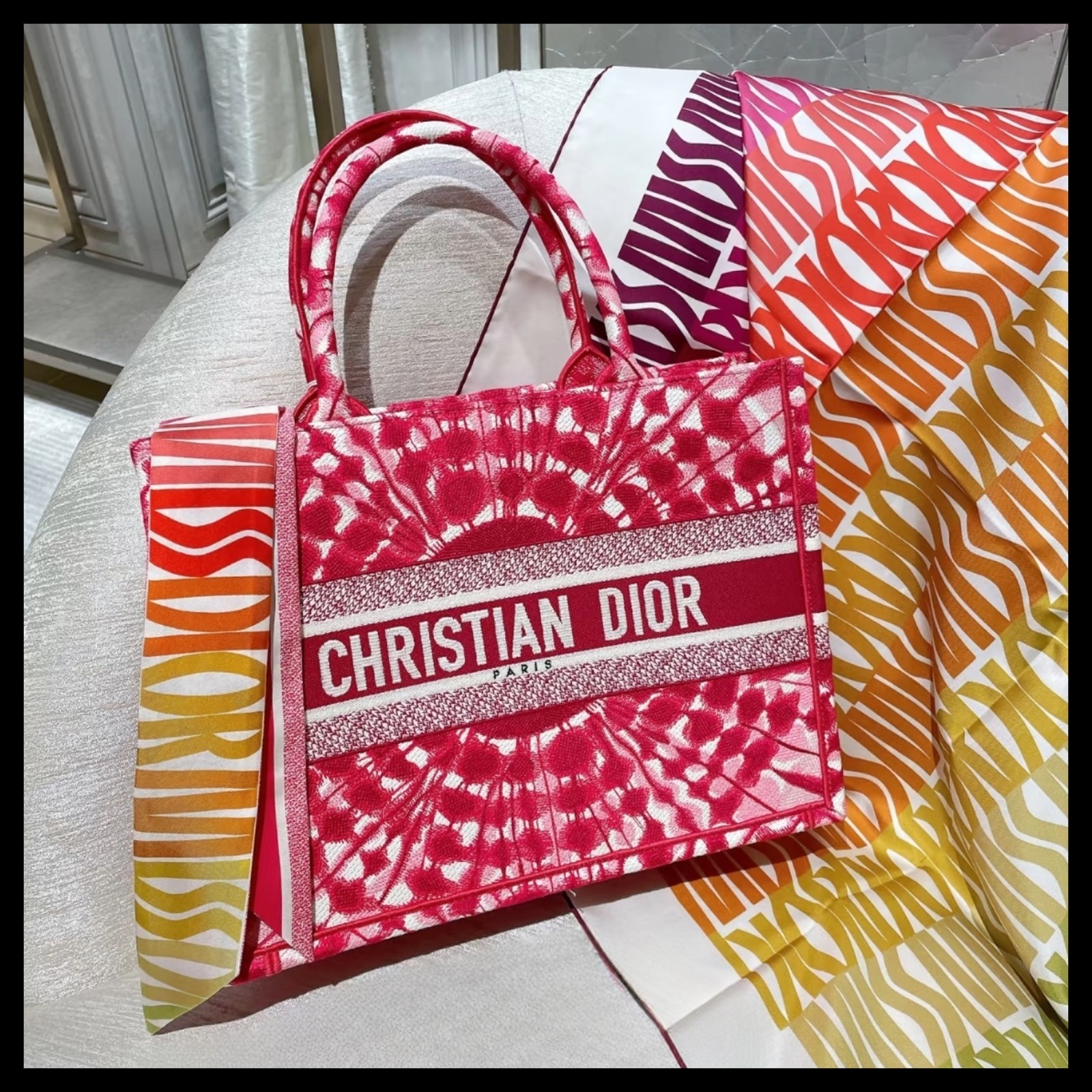 【目を惹くカラー♪】Dior★ Book Tote バッグ ミディアム