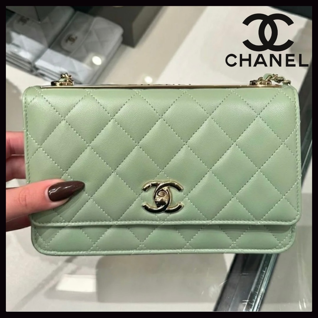 【可愛いカラーでお洒落♪】 CHANEL ショルダーバッグ