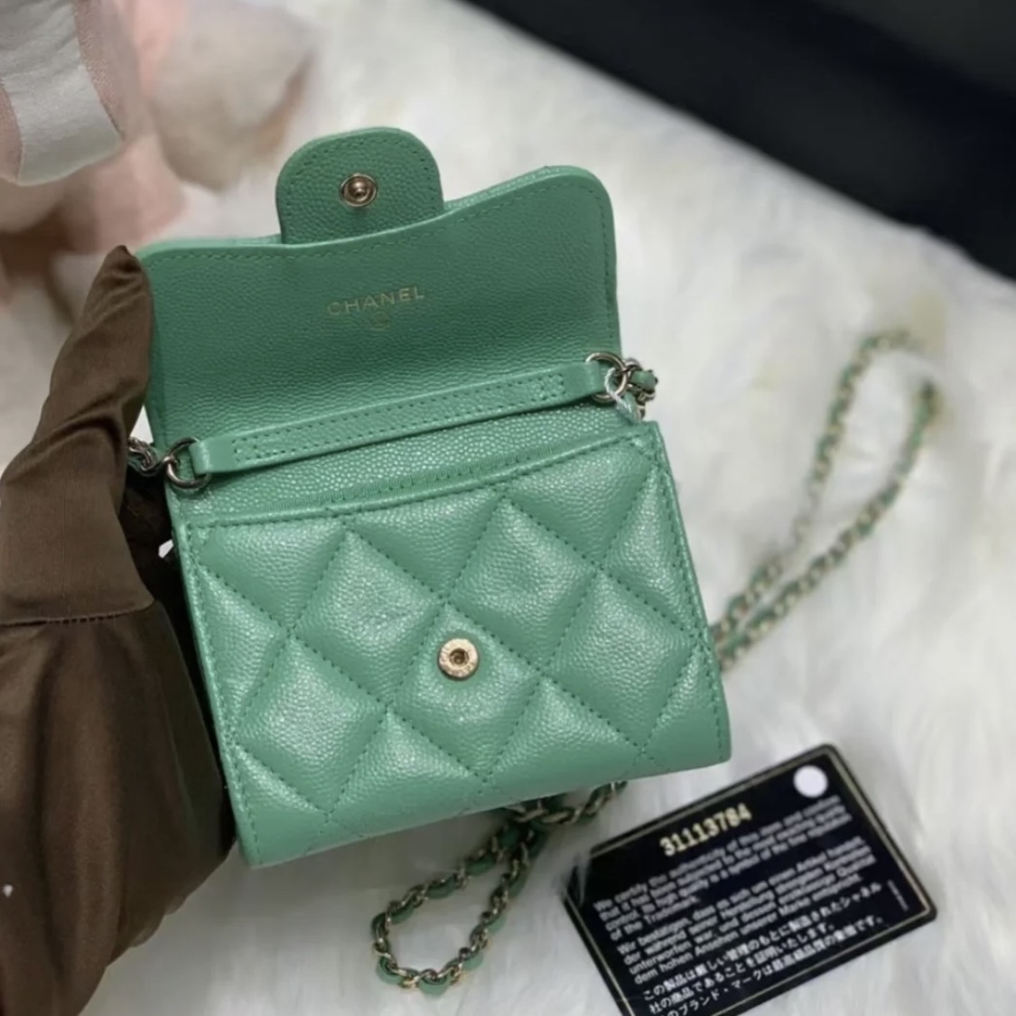 新作 コーデに差し色 気分上がる】CHANEL チェーンウォレット