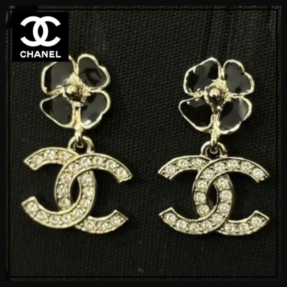 【シックなブラッククローバー♡】CHANEL ピアス