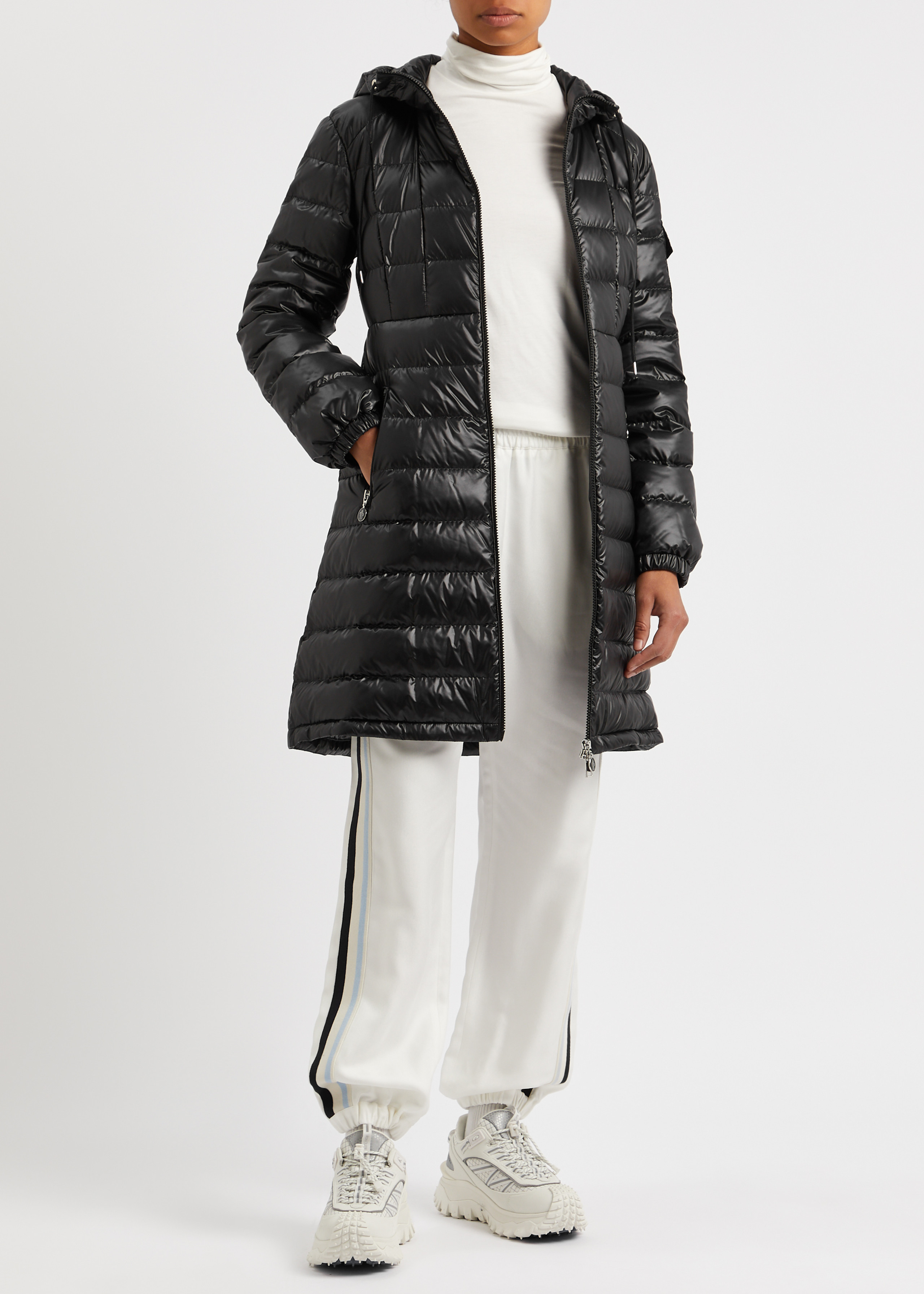 タイムレスな魅力【MONCLER】キルティング シェル ダウン コート タイムレスな魅力【MONCLER】キルティングシェル ダウンコート