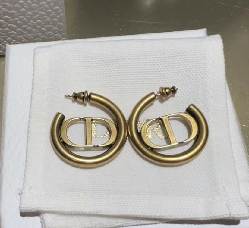 モダンでエレガント♡【 Dior 】30 Montaigne ピアス (Dior