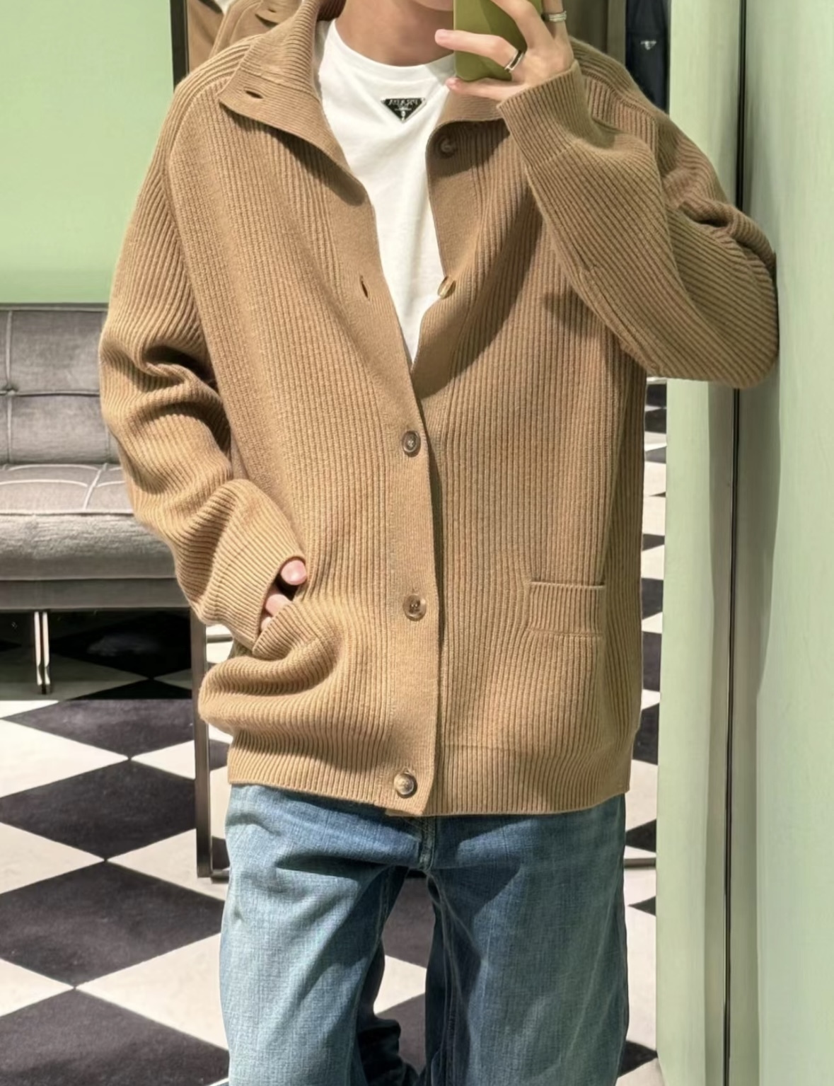 ゆったり着れるオーバーサイズ《PRADA》コットン100% Tシャツ
