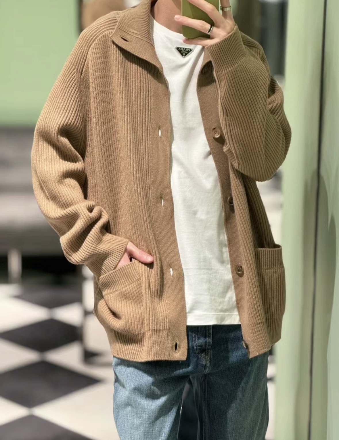 ゆったり着れるオーバーサイズ《PRADA》コットン100% Tシャツ