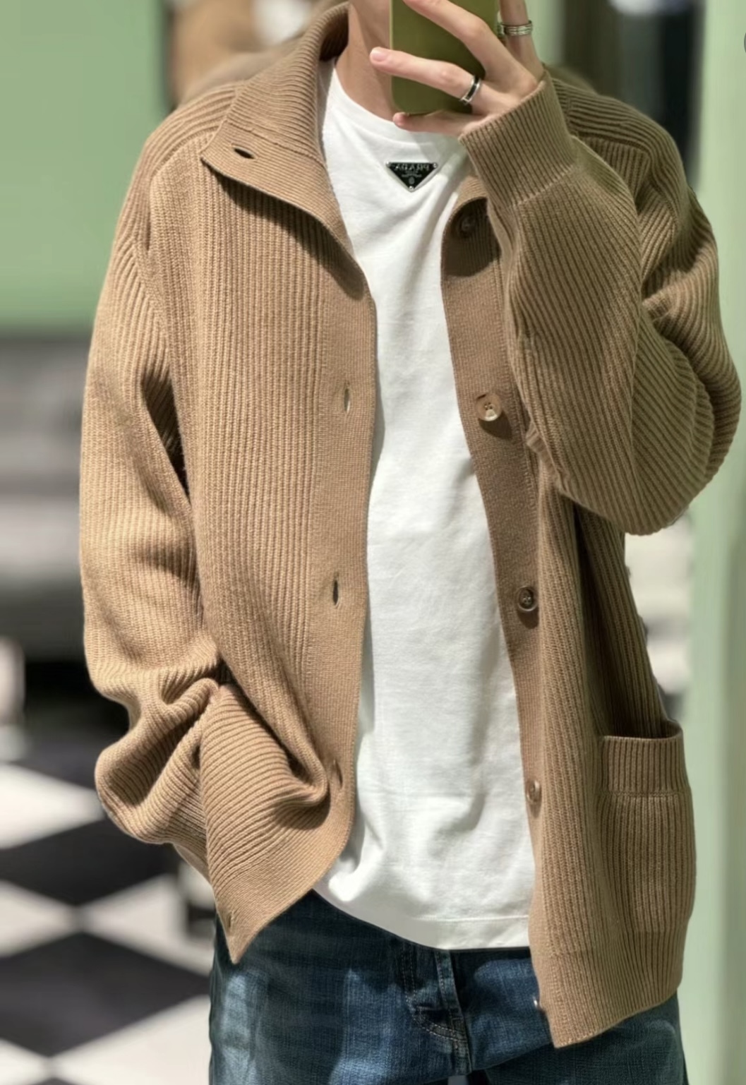 ゆったり着れるオーバーサイズ《PRADA》コットン100% Tシャツ