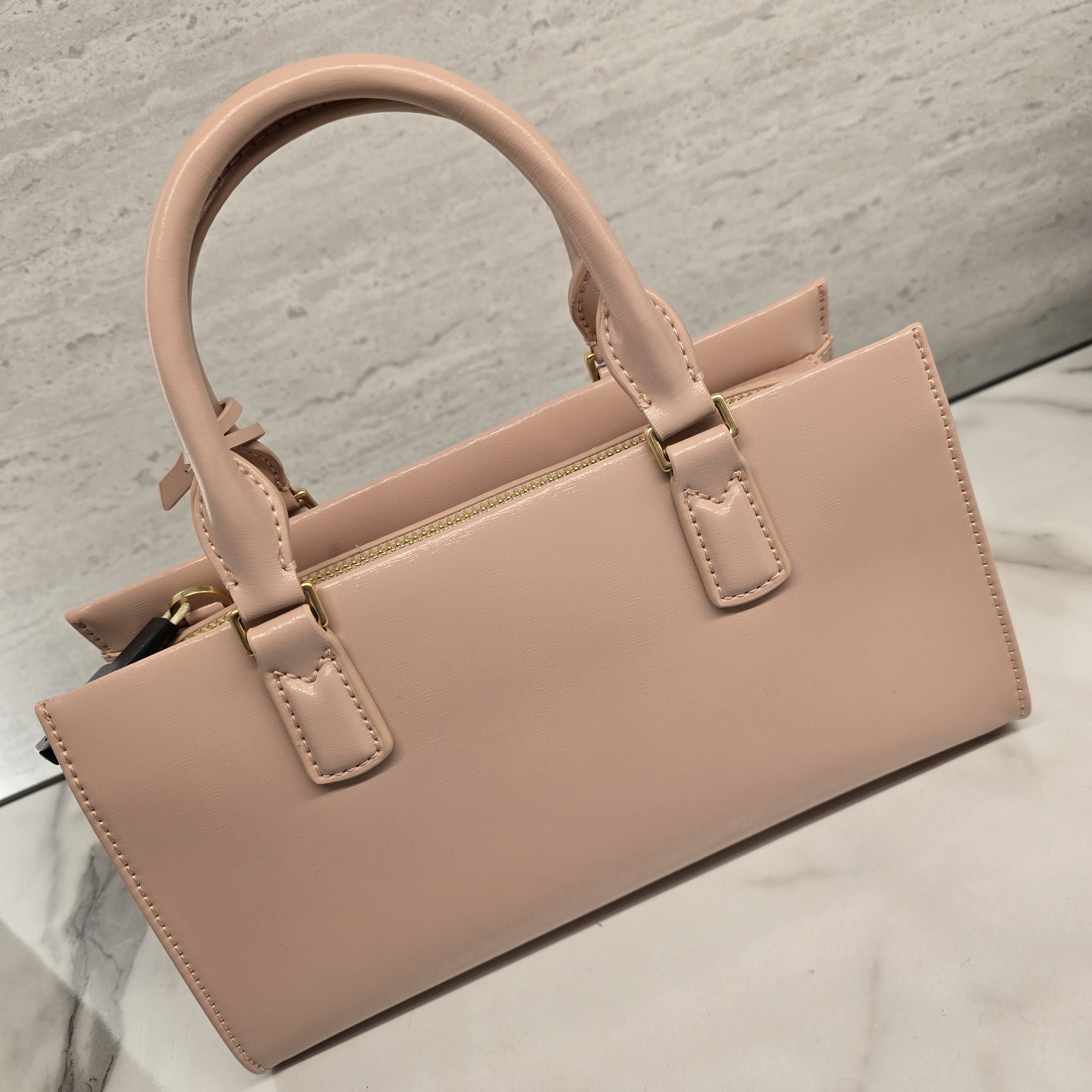 ★CHARLES&KEITH Mini Kerry Tote Bag トートバッグ/送料込 Cream Mini Kerry Tote Bag - CHARLES & KEITH US