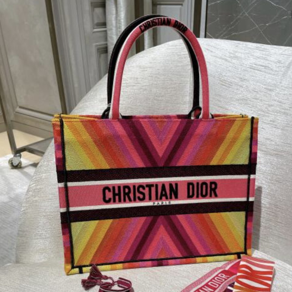 〈大人気♪お洒落UP〉Miss Dior Book Tote バッグ ミディアム