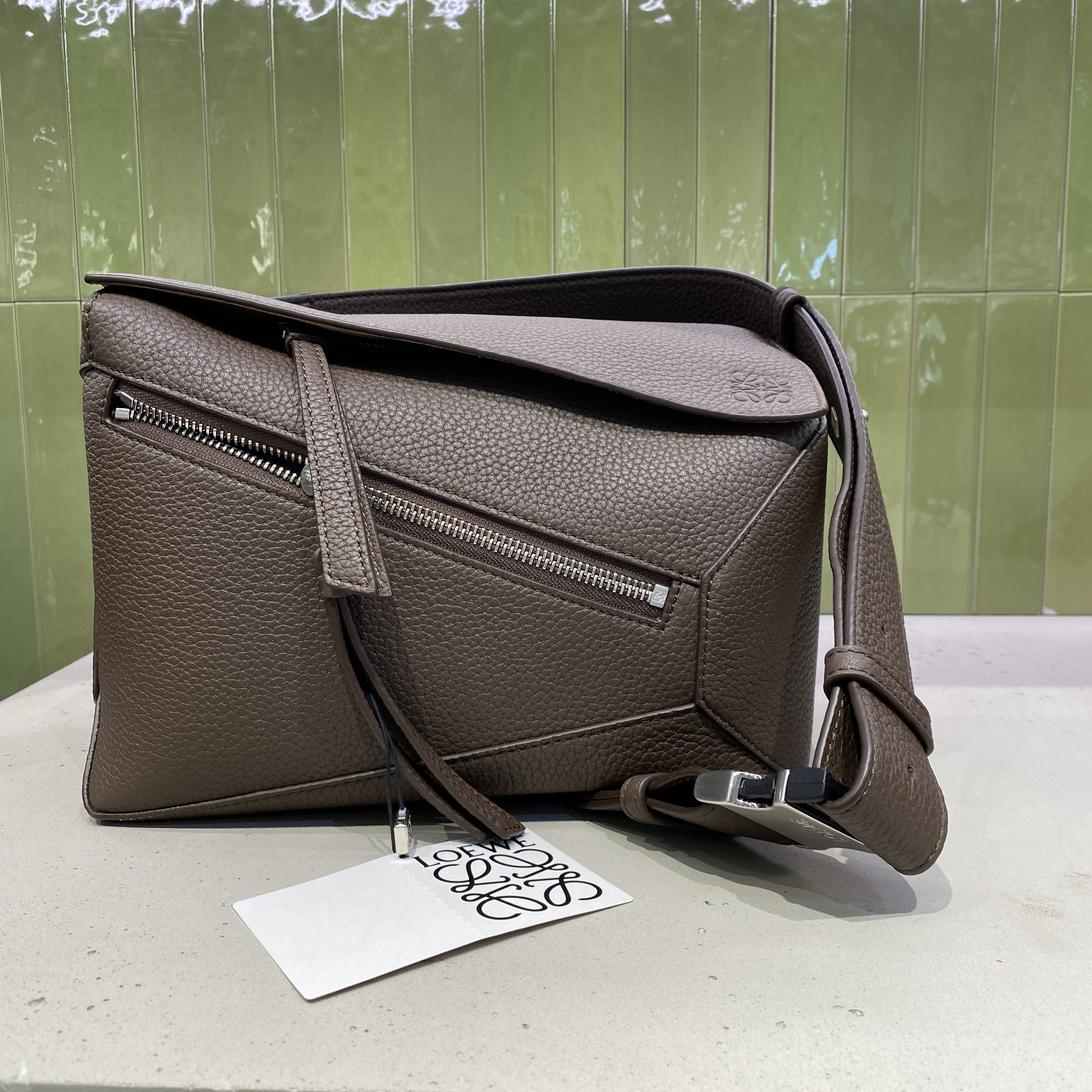 LOEWE☆パズルバムバッグスモール グレインカーフ ダークシガー