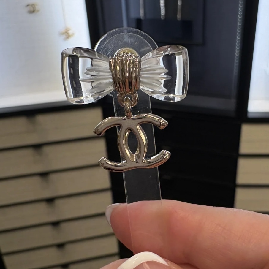 【25P☆クリアリボンとCCロゴがかわいい☆】CHANEL ピアス クリアなリボンが可愛い♪【CHANEL】25P CCロゴ ピアス